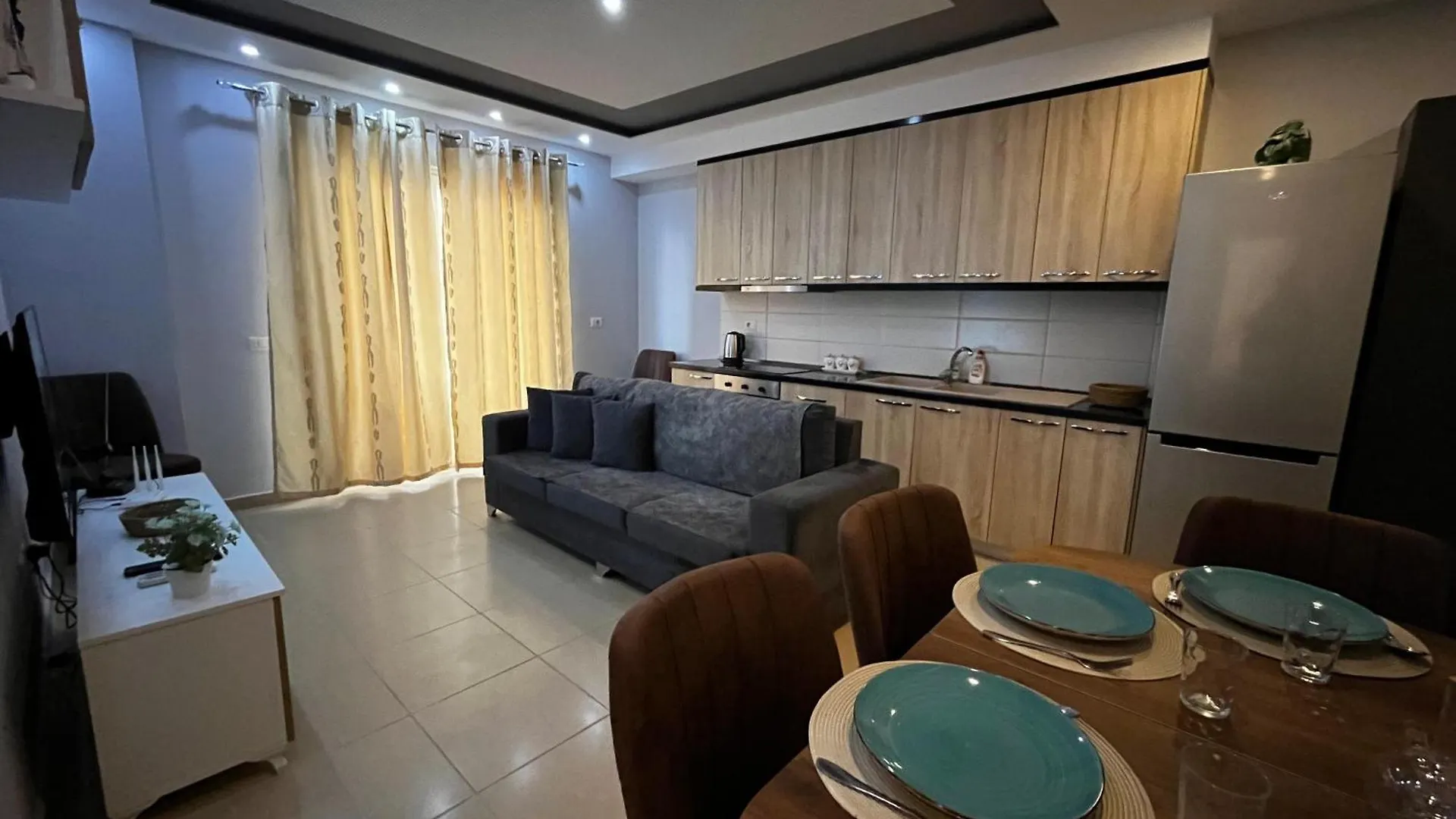Sunflowers Apartment Golem  0*, Golem (Tirana) Albanie